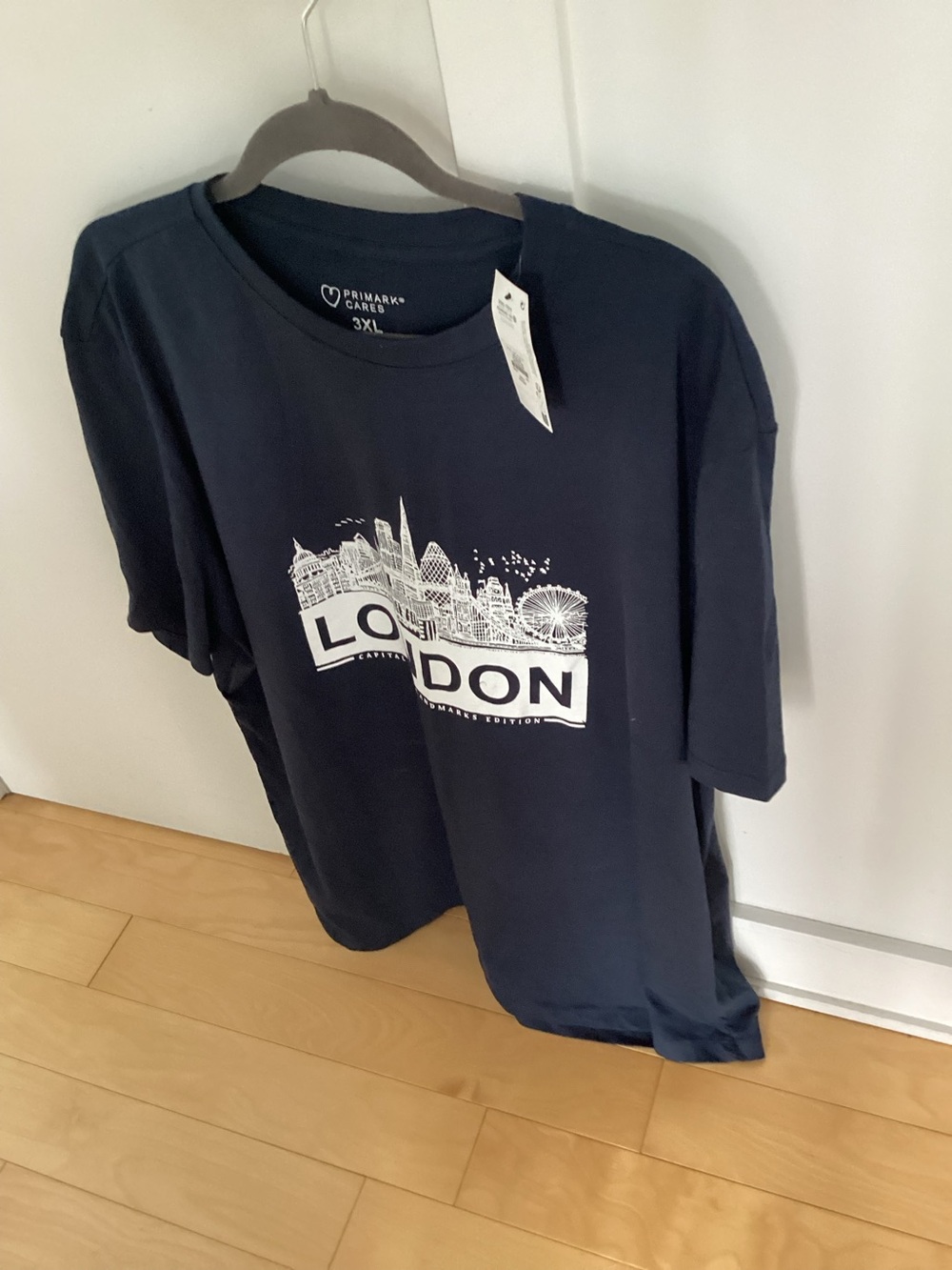 Primark Navy London Skyline Graphic Tee - Men's 3XL in UK but fits 2XL.